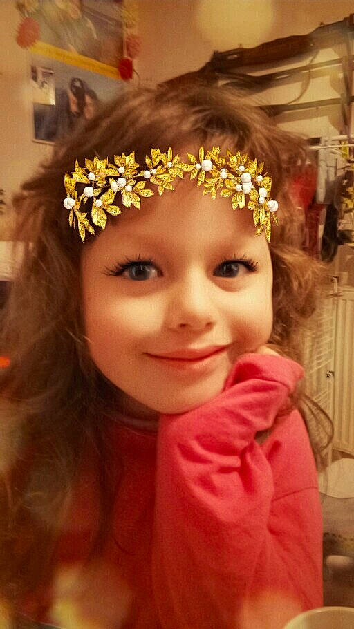 Emma participe au concours pour gagner de l'argent avec cette photo : beauty, child, clothing, dress, eye, fashion_accessory, flower, girl, hair_accessory, head, infant, joy, organ, pink, red, skin, sweetness, toddler