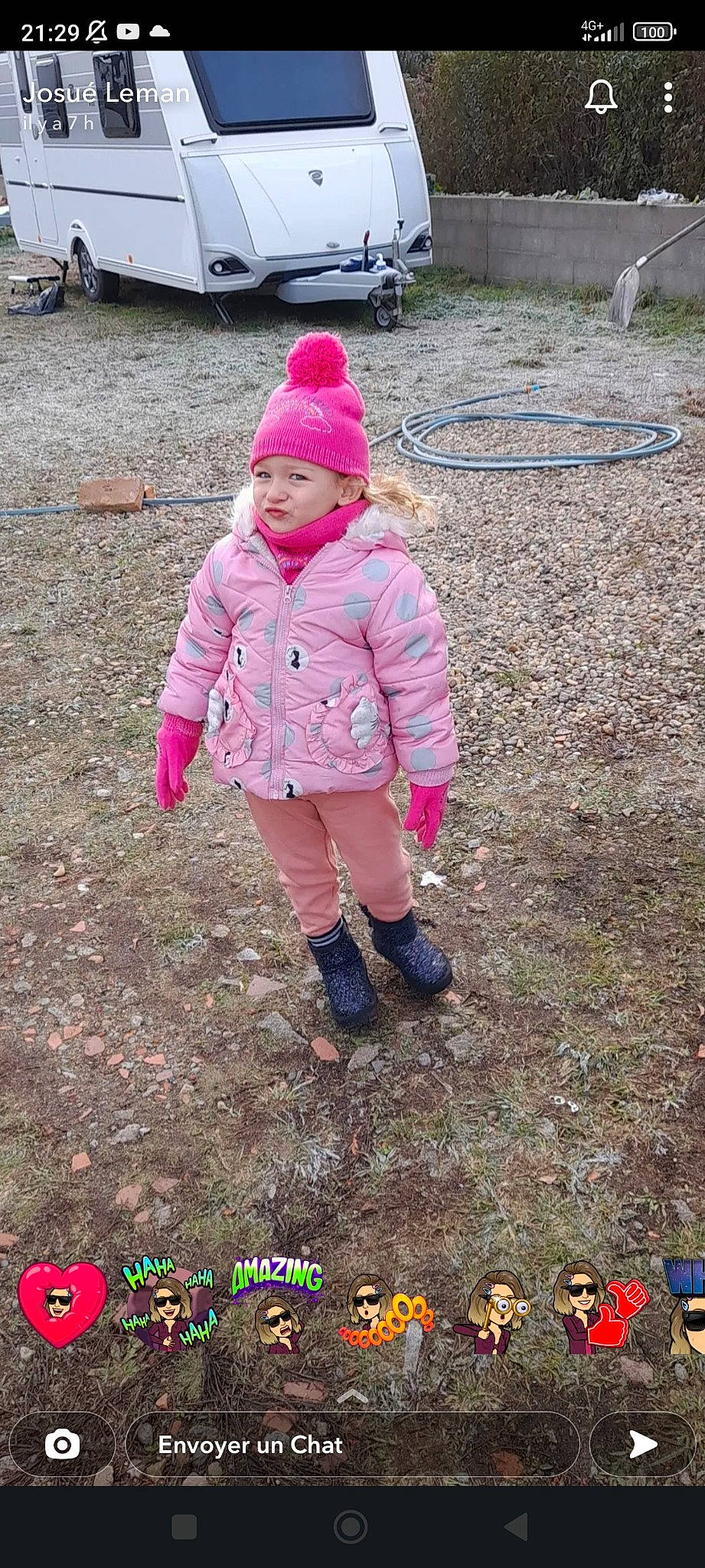 Ilona participe au concours pour gagner de l'argent avec cette photo : automotive_tire, car, child, fun, grass, green, headwear, landscape, leisure, mammal, motor_vehicle, people_in_nature, person, pink, recreation, snapshot, soil, tire, toddler, vehicle_door