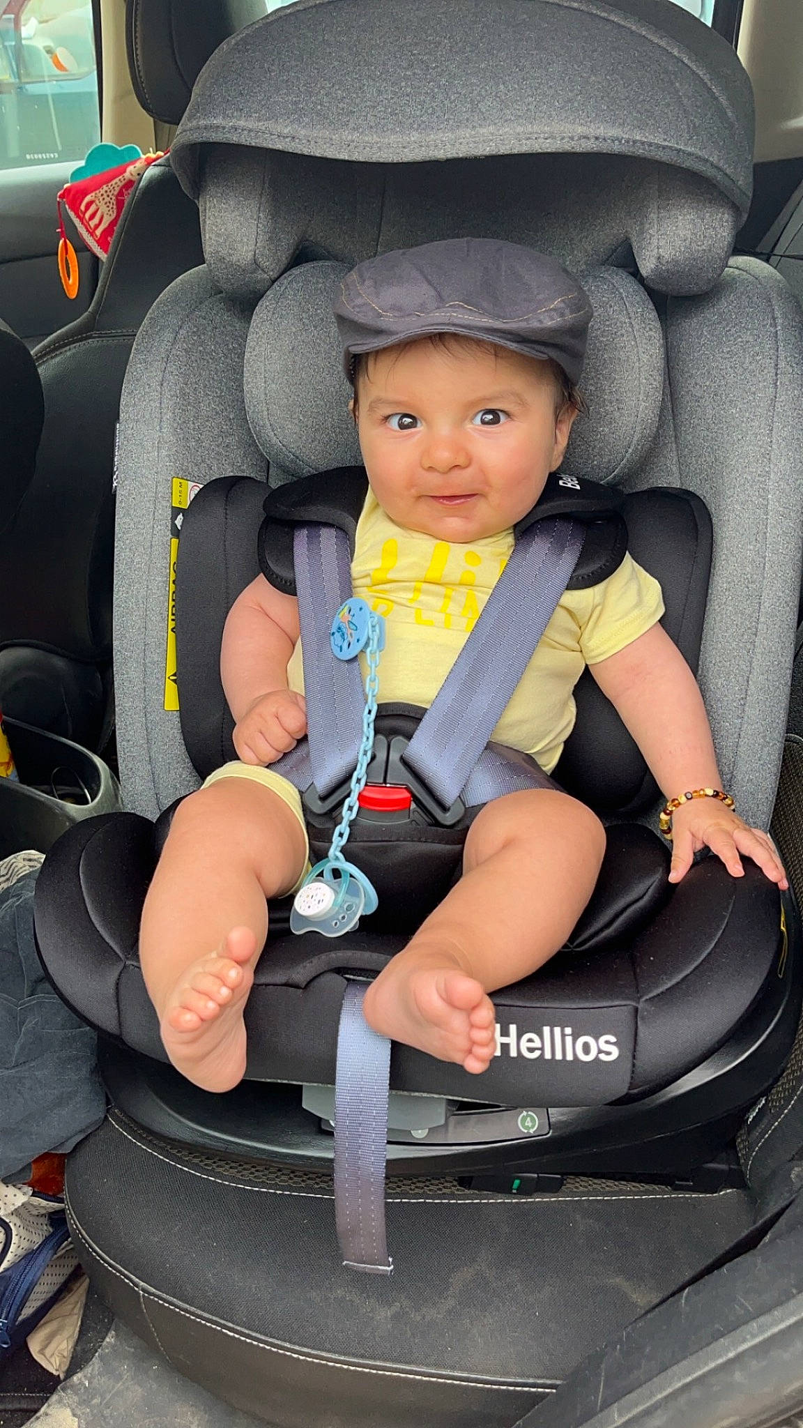 Mael participe au concours pour gagner de l'argent avec cette photo : auto_part, automotive_design, baby_carriage, baby_in_car_seat, car_seat, car_seat_cover, child, comfort, facial_expression, fun, head_restraint, headwear, lap, mode_of_transport, motor_vehicle, person, product, seat_belt, thigh, toddler