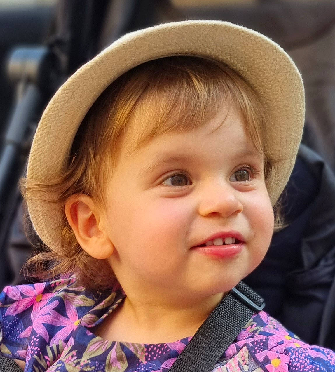 Andreïa a rejoint le concours — aidez-le/la à gagner de superbes lots ! cap, cheek, chin, clothing, eye, eyebrow, face, hair, hairstyle, hat, head, lip, neck, nose, organ, outerwear, person, photograph, skin, smile