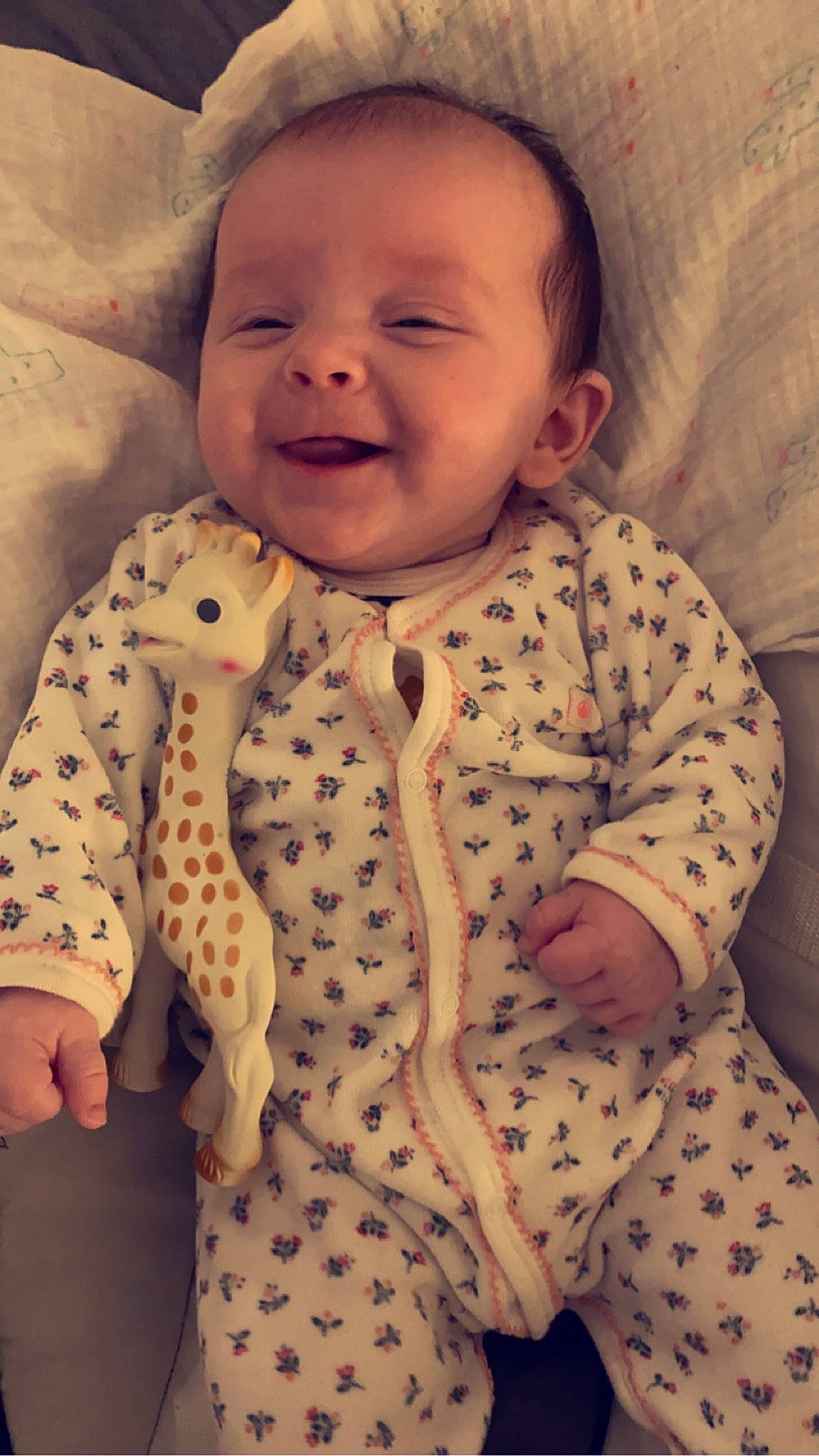 Margot a rejoint le concours — aidez-le/la à gagner de superbes lots ! baby, baby_toddler_clothing, cheek, collar, comfort, eye, face, head, iris, lip, mouth, neck, nose, organ, outerwear, person, skin, sleeve, smile, textile