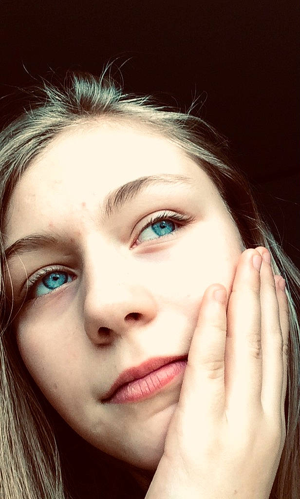 Riley joined the competition — help win amazing prizes! beauty, cheek, chin, close_up, eye, eyebrow, eyelash, face, facial_expression, forehead, hair, hairstyle, hand, head, lip, mouth, nose, organ, person, skin