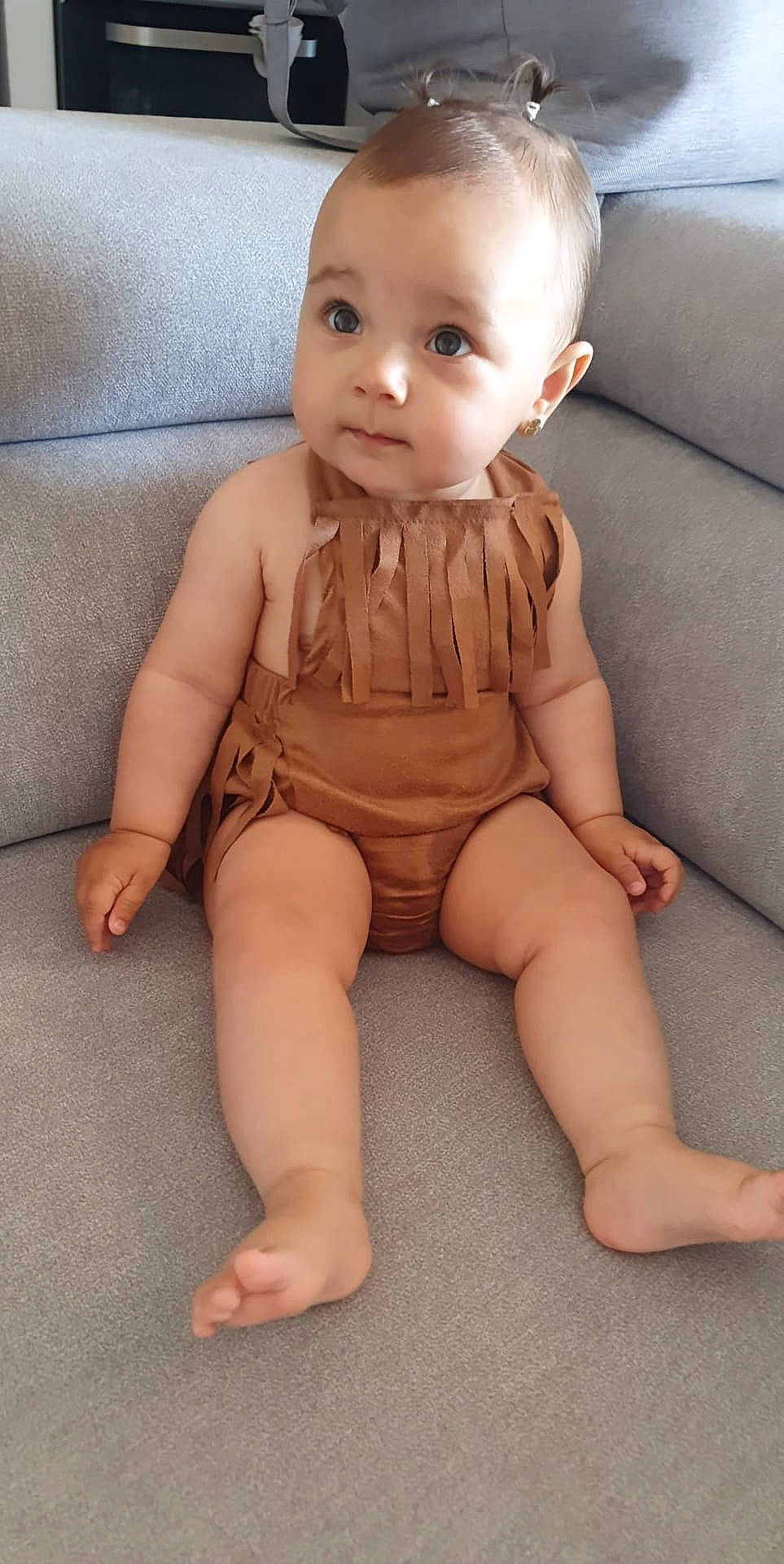 Taïna a rejoint le concours — aidez-le/la à gagner de superbes lots ! baby, baby_toddler_clothing, cheek, chest, eye, eyebrow, eyelash, face, hair, head, human_body, iris, leg, lip, neck, nose, person, shorts, skin, sleeve