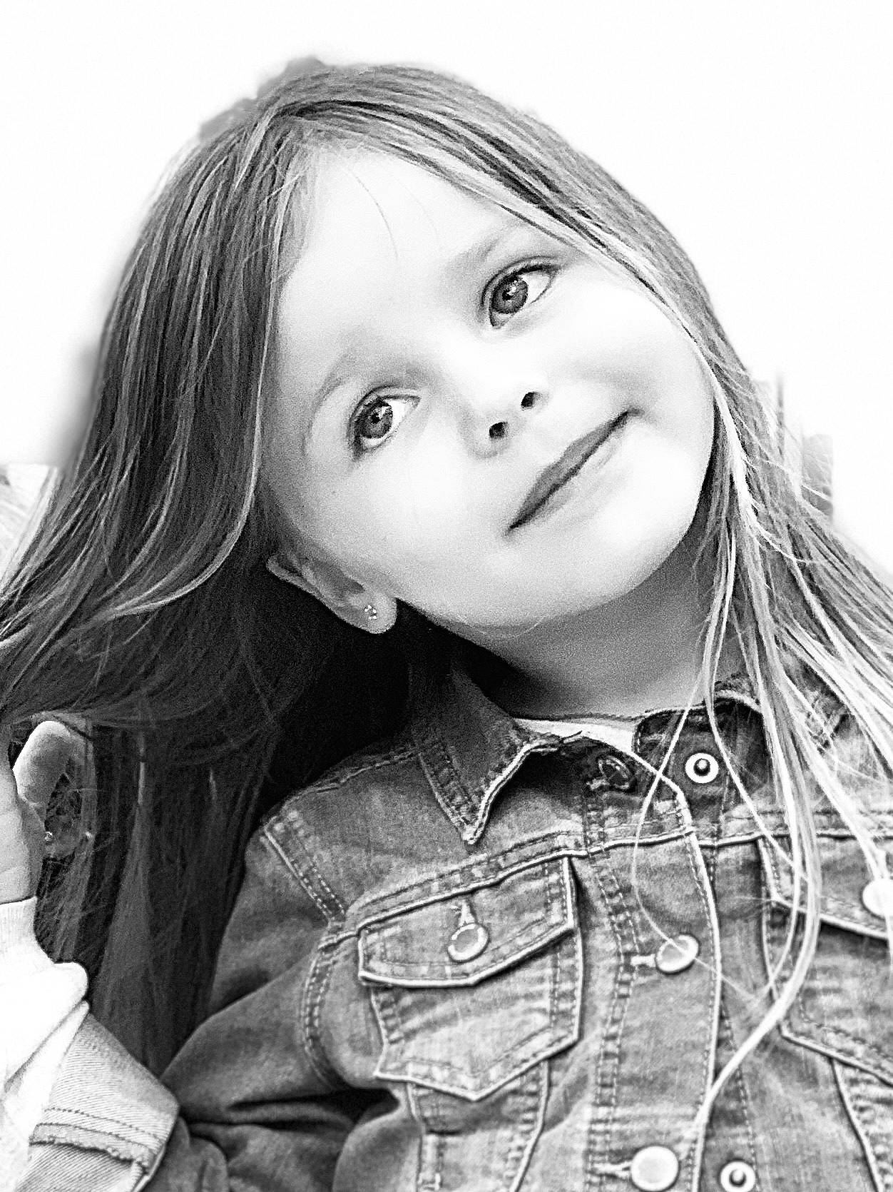 Amy a rejoint le concours — aidez-le/la à gagner de superbes lots ! black, black_and_white, cheek, eye, eyebrow, face, fashion, flash_photography, hair, hairstyle, happy, head, iris, joy, lip, mouth, nose, person, skin, sleeve