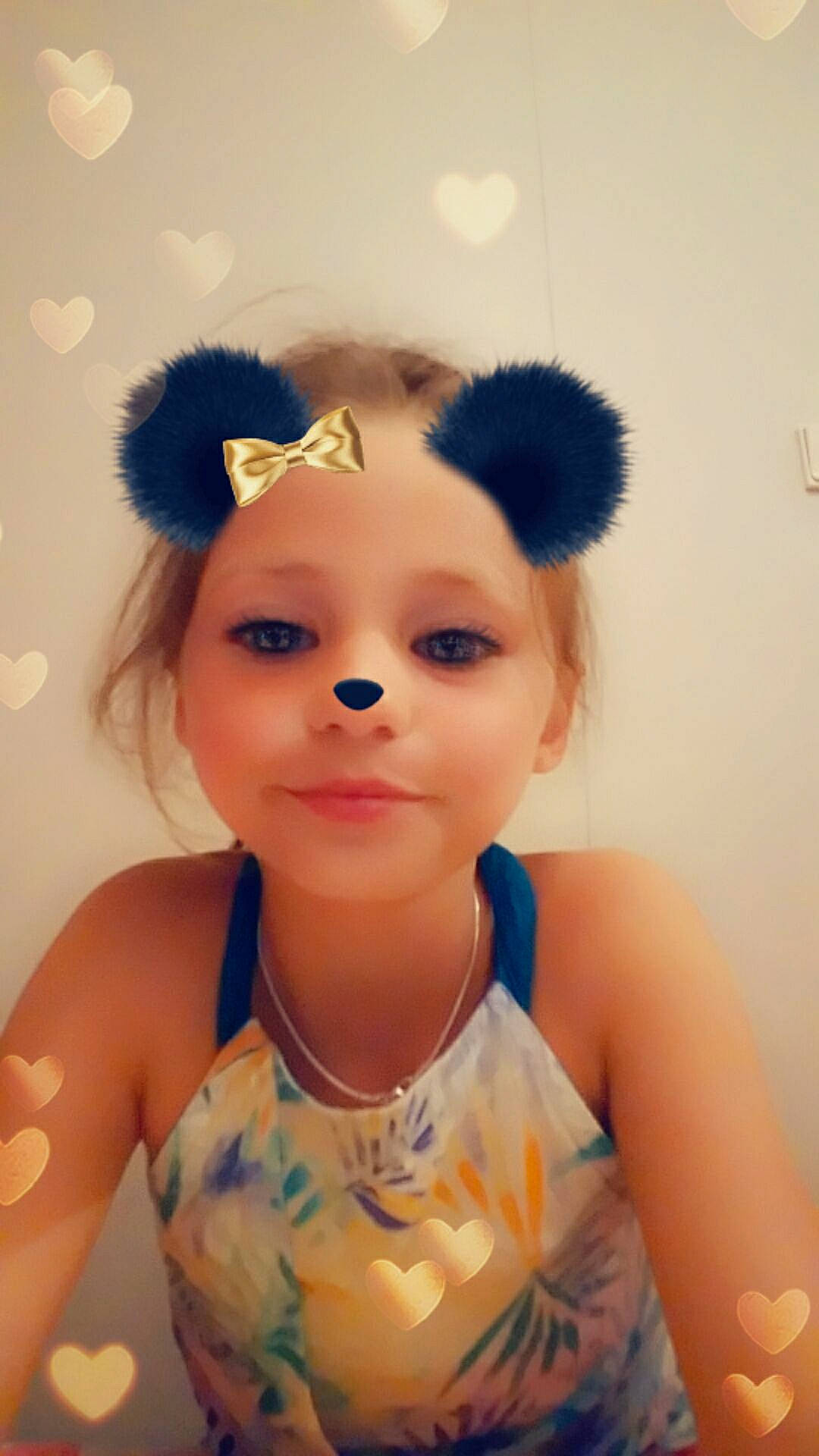 Lena a rejoint le concours — aidez-le/la à gagner de superbes lots ! black_hair, blue, cheek, child, ear, eye, eyebrow, face, forehead, hair, hair_accessory, hairstyle, head, headband, headgear, headpiece, neck, nose, person, photography