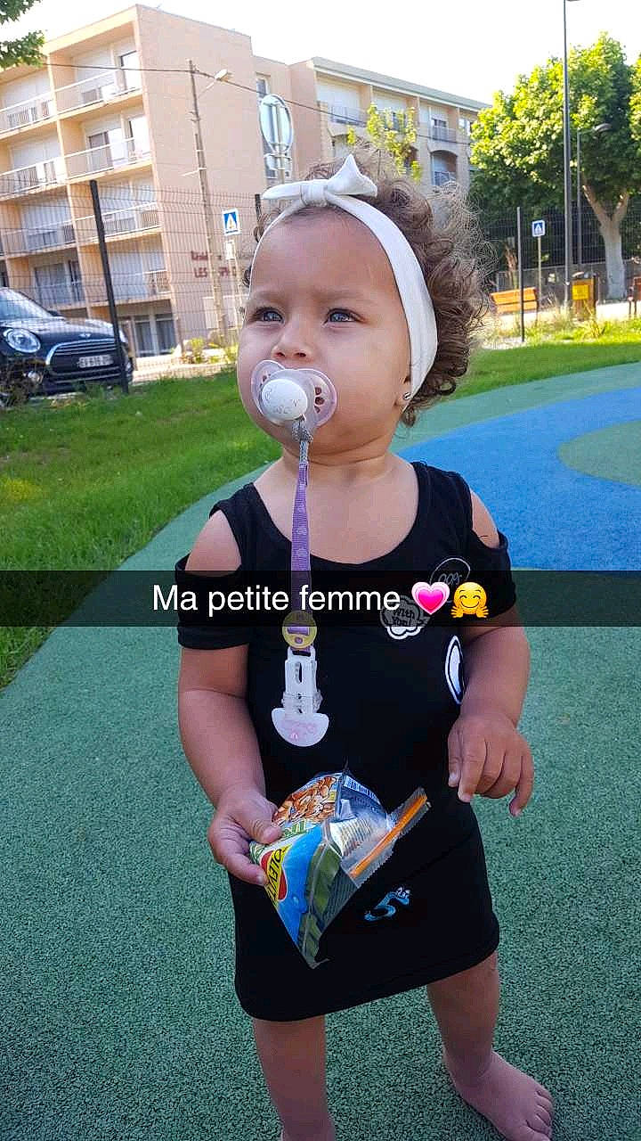 Maïssa participe au concours pour gagner de l'argent avec cette photo : abdomen, arm, child, day, fun, girl, person, play, product, race, recreation, smile, sports, summer, toddler, vacation