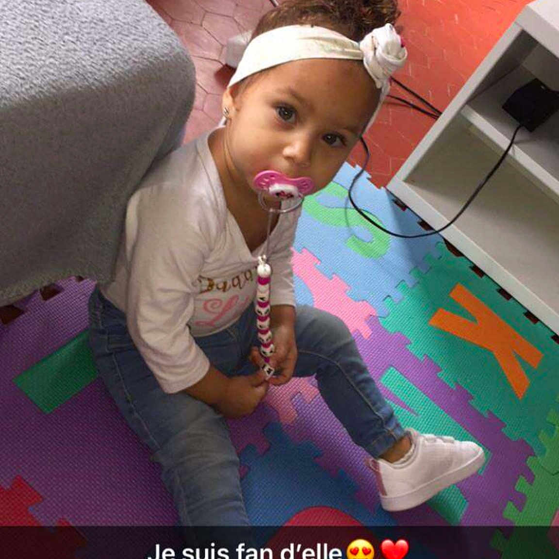 Maïssa participe au concours pour gagner de l'argent avec cette photo : child, cool, design, fun, girl, headwear, joy, material, person, play, product