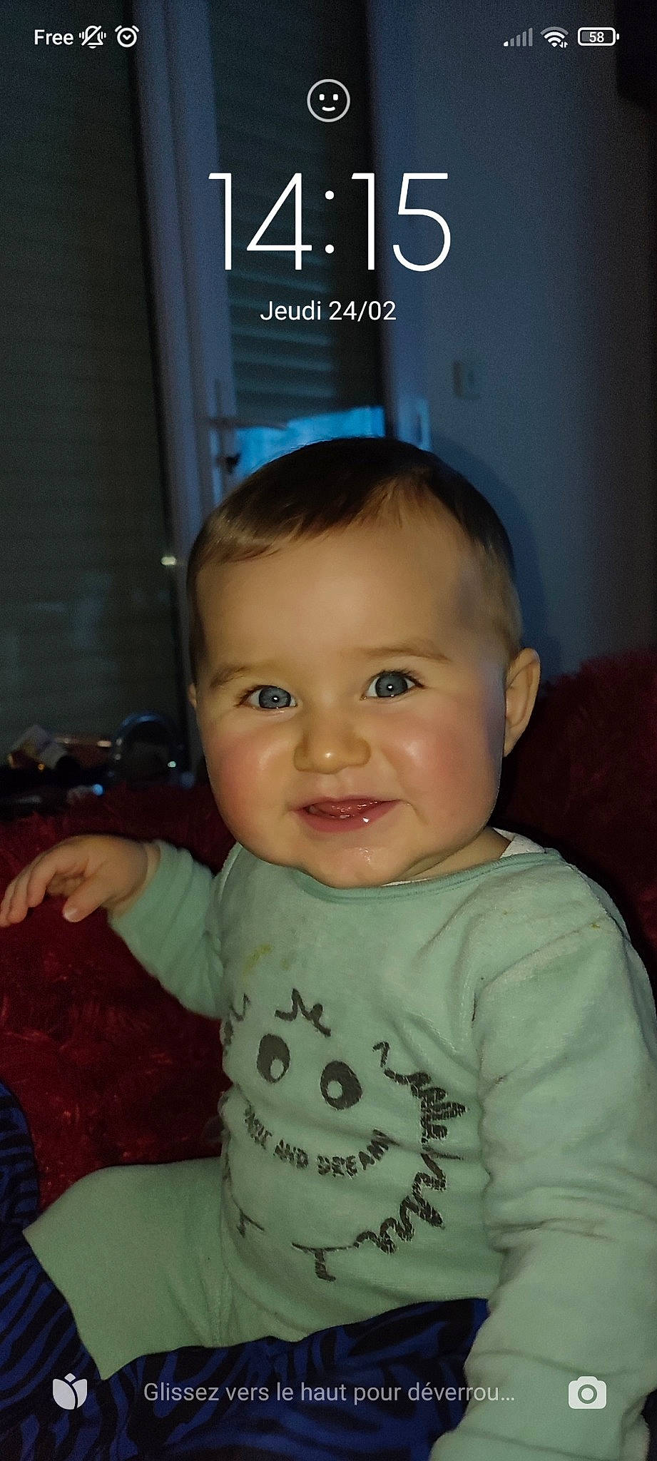 Wyatt a rejoint le concours — aidez-le/la à gagner de superbes lots ! baby, baby_toddler_clothing, cheek, chin, ear, eyebrow, eyelash, facial_expression, finger, forehead, happy, head, iris, joy, lip, mouth, neck, nose, person, skin