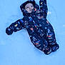 Tobias a rejoint le concours — aidez-le/la à gagner de superbes lots ! baby, child, cold_weather, colorful_clothing, cute, face, happy, hooded_jacket, infant, laying_down, outdoor, person, playful, smile, snow, snow_surface, snowsuit, warm_clothing, winter, winter_clothing