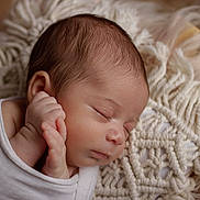 Malen participe au concours pour gagner de l'argent avec cette photo : baby, blanket, calm, closeup, cute, face, hand, head, indoors, infant, macrame, newborn, peaceful, pillow, portrait, rest, skin, sleeping, soft, wrapped