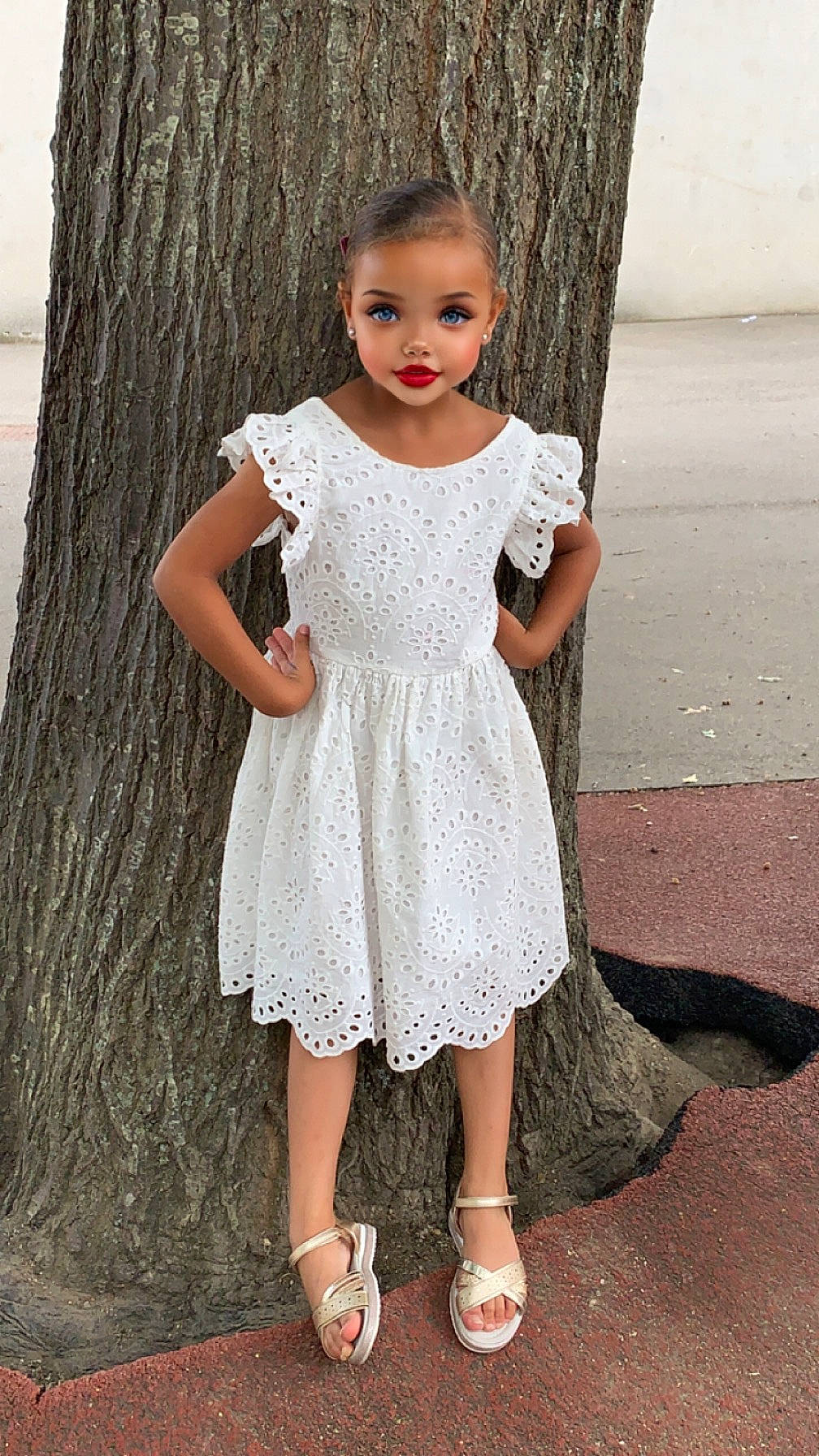 Jade participe au concours pour gagner de l'argent avec cette photo : arm, day_dress, dress, eye, fashion, fashion_design, hand, joint, lip, neck, one_piece_garment, organ, person, shoulder, skin, sleeve, standing, thigh, waist, white