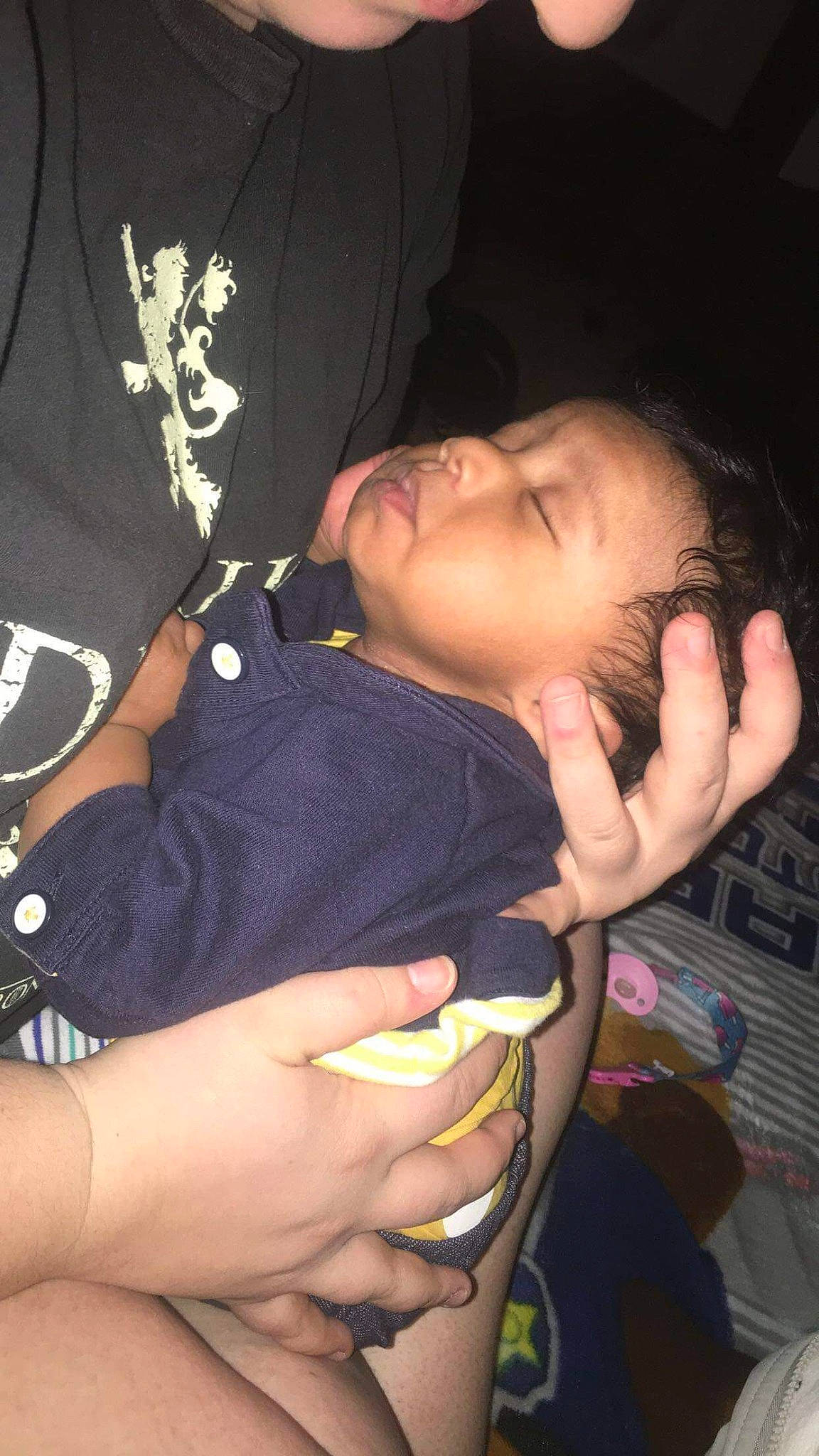 Ali'Onna is registered to the contest to win money with this photo: black_hair, child, finger, fun, gesture, hand, person, smile, thumb, toddler