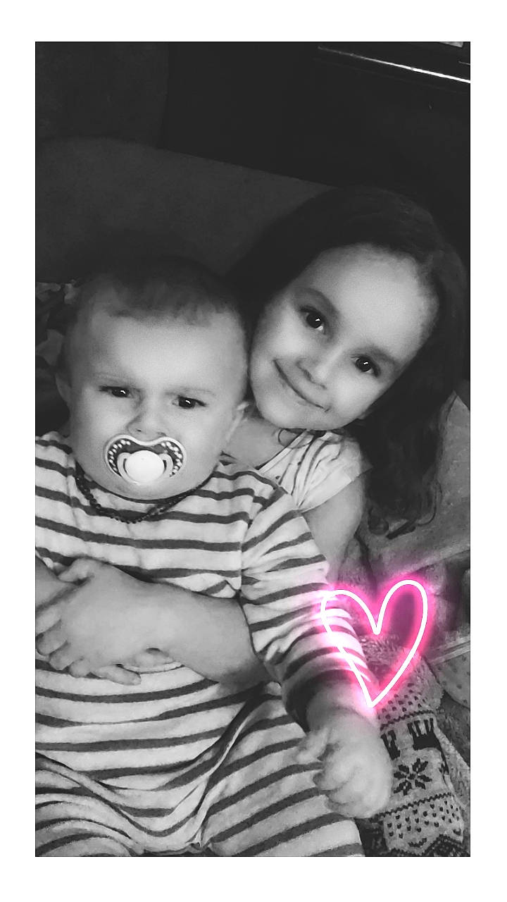 Mandy a rejoint le concours — aidez-le/la à gagner de superbes lots ! art, baby, baby_toddler_clothing, beauty, black, cheek, child, eye, face, flash_photography, gesture, hairstyle, happy, head, iris, joy, lip, monochrome_photography, nose, person