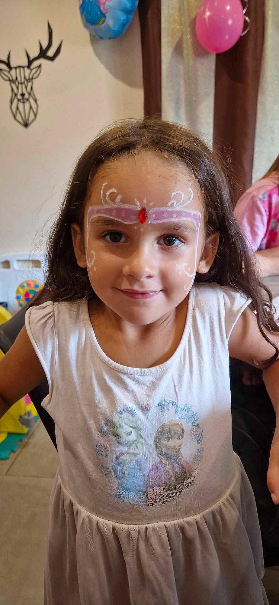 Mandy a rejoint le concours — aidez-le/la à gagner de superbes lots ! cheek, chin, ear, eyebrow, eyelash, facial_expression, forehead, fun, gesture, happy, head, human, iris, joy, lip, mouth, neck, nose, person, skin