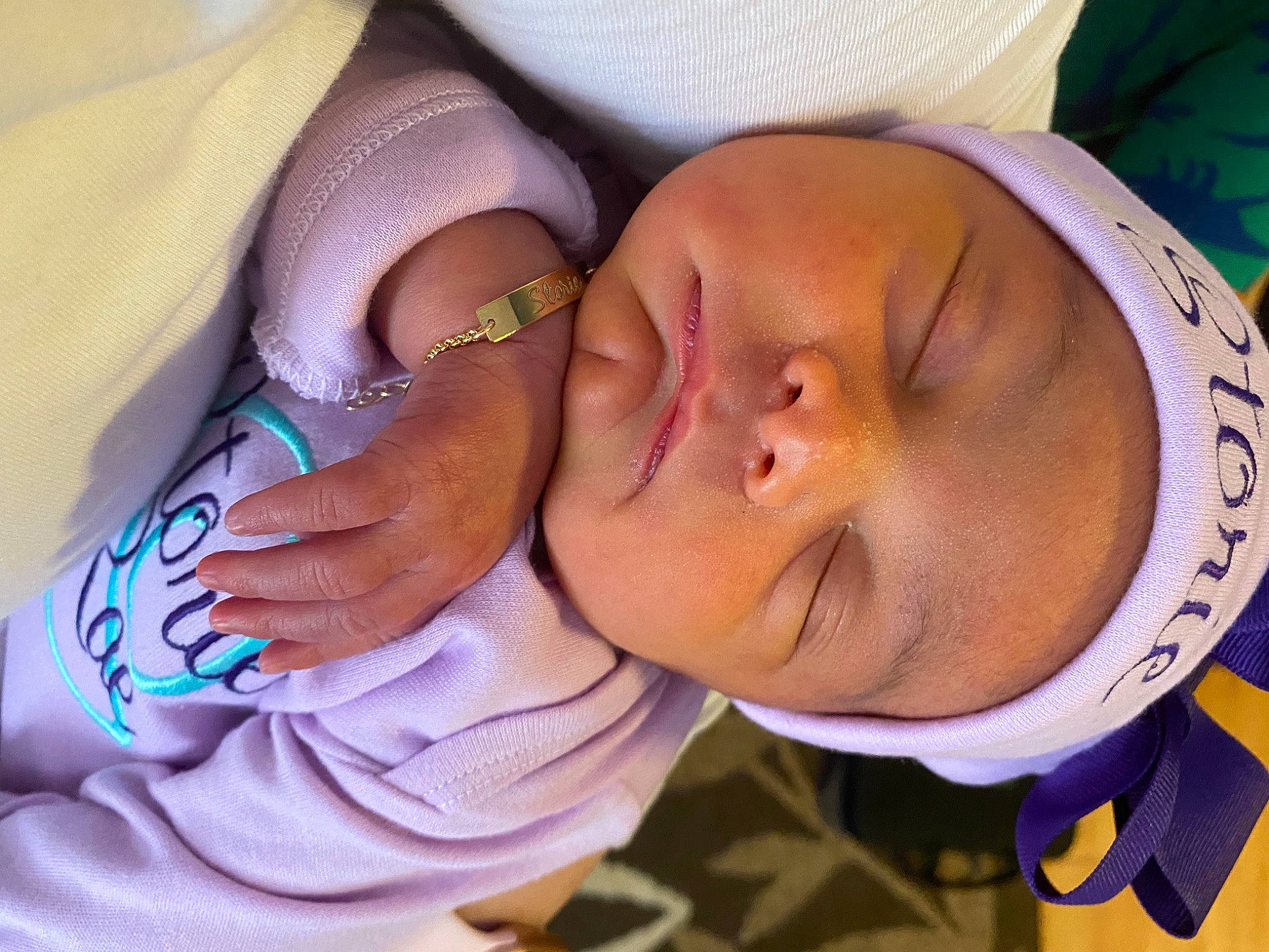 Storie is registered to the contest to win money with this photo: arm, baby, comfort, cool, eye, eyelash, facial_expression, finger, gesture, glasses, hand, happy, headwear, human_body, joint, lip, mouth, nose, organ, person