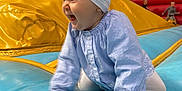Charlize participe au concours pour gagner de l'argent avec cette photo : baby, child, headband, blue_shirt, inflatable, playground, happy, crawling, indoor, toy, fun, kids, colorful, smiling, play, young_child, people, background, mural, activity