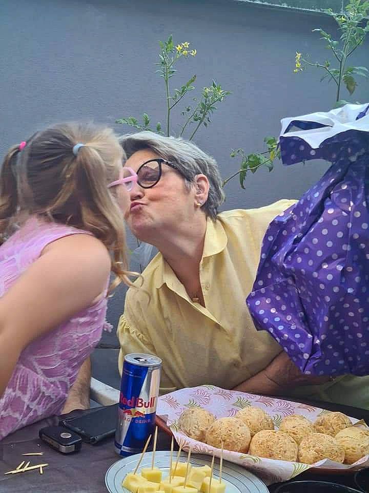 Vivi a rejoint le concours — aidez-le/la à gagner de superbes lots ! comfort_food, cooking, cuisine, dessert, dish, event, eyewear, fast_food, finger_food, food, fun, glasses, goggles, hat, ingredient, junk_food, person, plate, recreation, sunglasses