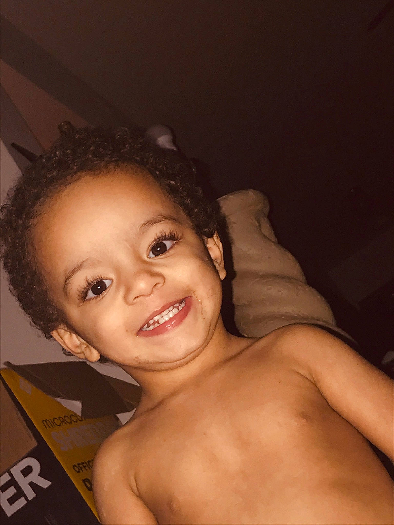 Charles is registered to the contest to win money with this photo: arm, cheek, chin, eye, eyebrow, eyelash, face, facial_expression, forehead, hair, hairstyle, head, joy, lip, mouth, muscle, neck, nose, person, shoulder