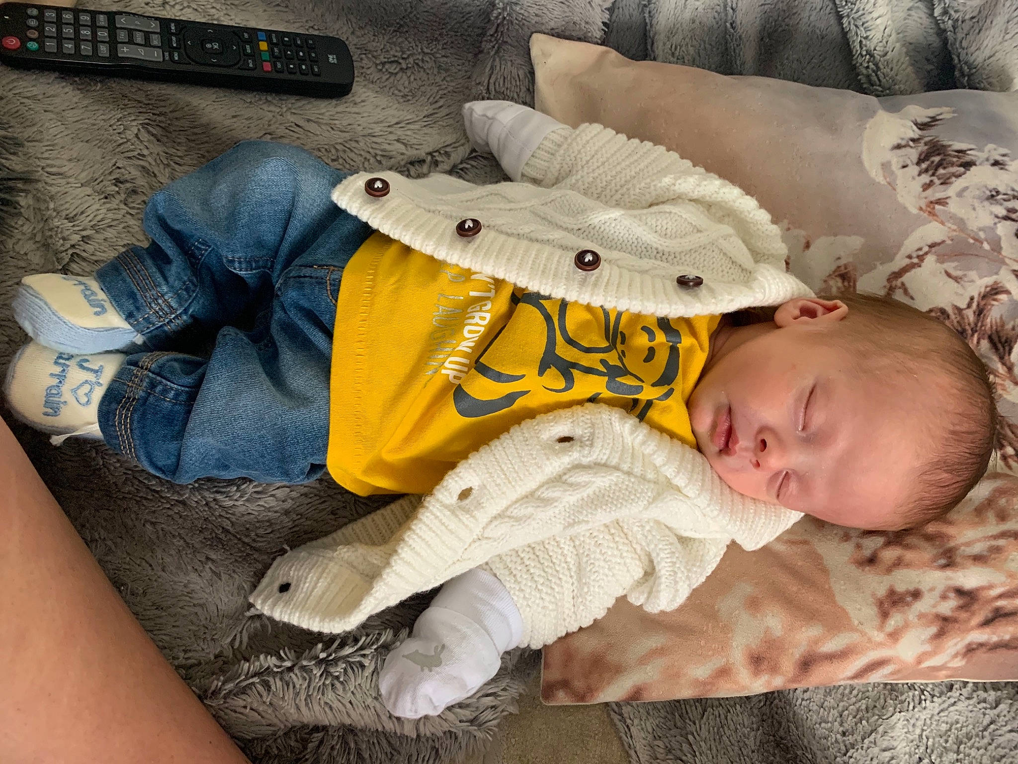 Lyham a rejoint le concours — aidez-le/la à gagner de superbes lots ! baby, baby_products, baby_sleeping, child, person, product, toddler, yellow