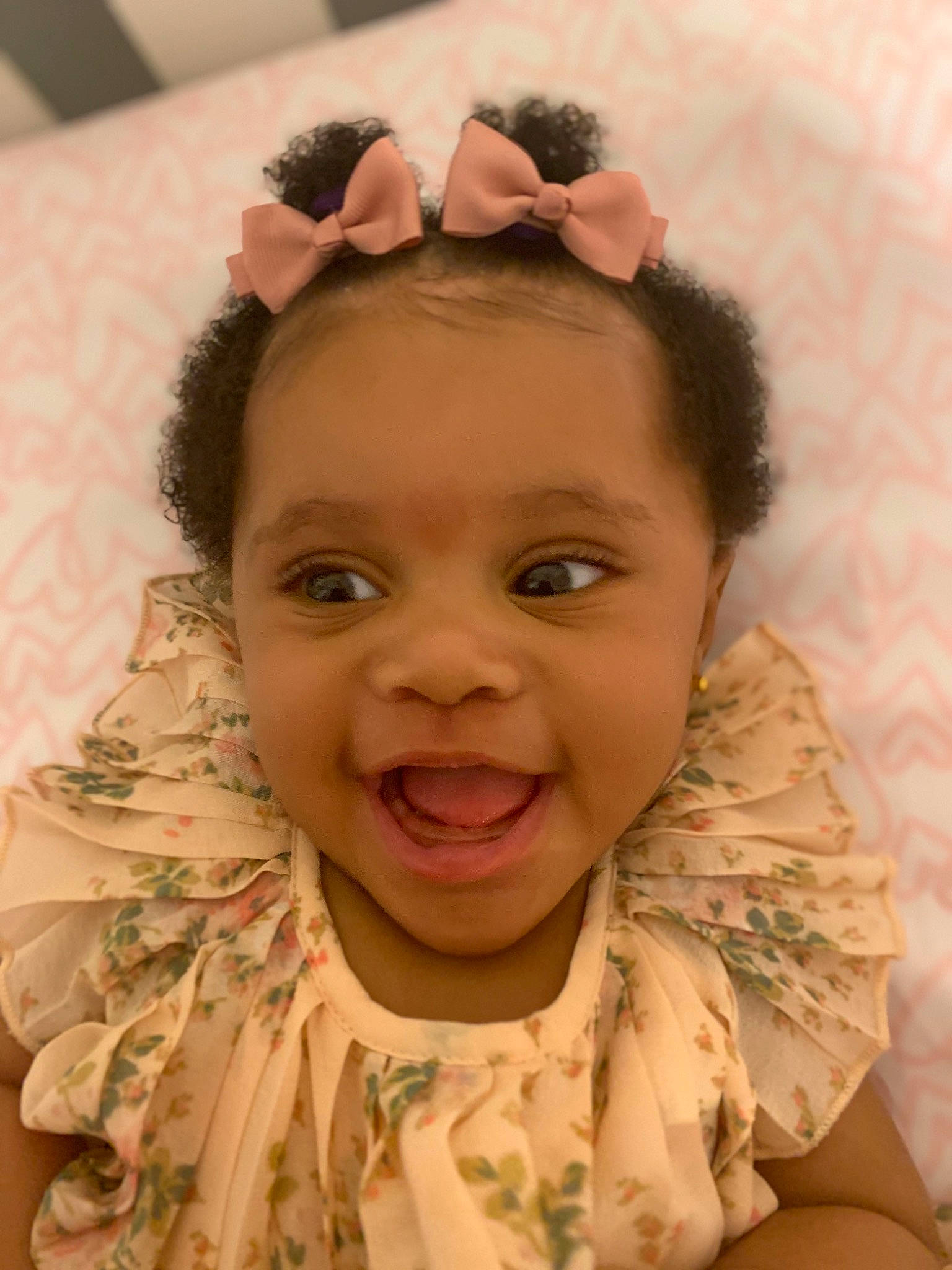 Gianna is registered to the contest to win money with this photo: arm, cheek, chin, ear, eye, eyebrow, eyelash, face, forehead, hair, hand, head, human_body, lip, mouth, neck, nose, person, skin, smile