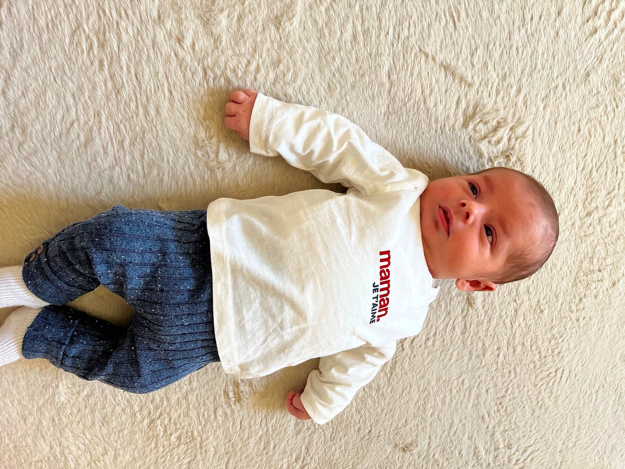 Tao participe au concours pour gagner de l'argent avec cette photo : arm, baby, baby_toddler_clothing, comfort, elbow, eye, finger, flooring, foot, hand, human_body, joint, knee, leg, person, skin, sleeve, sock, thumb, toddler