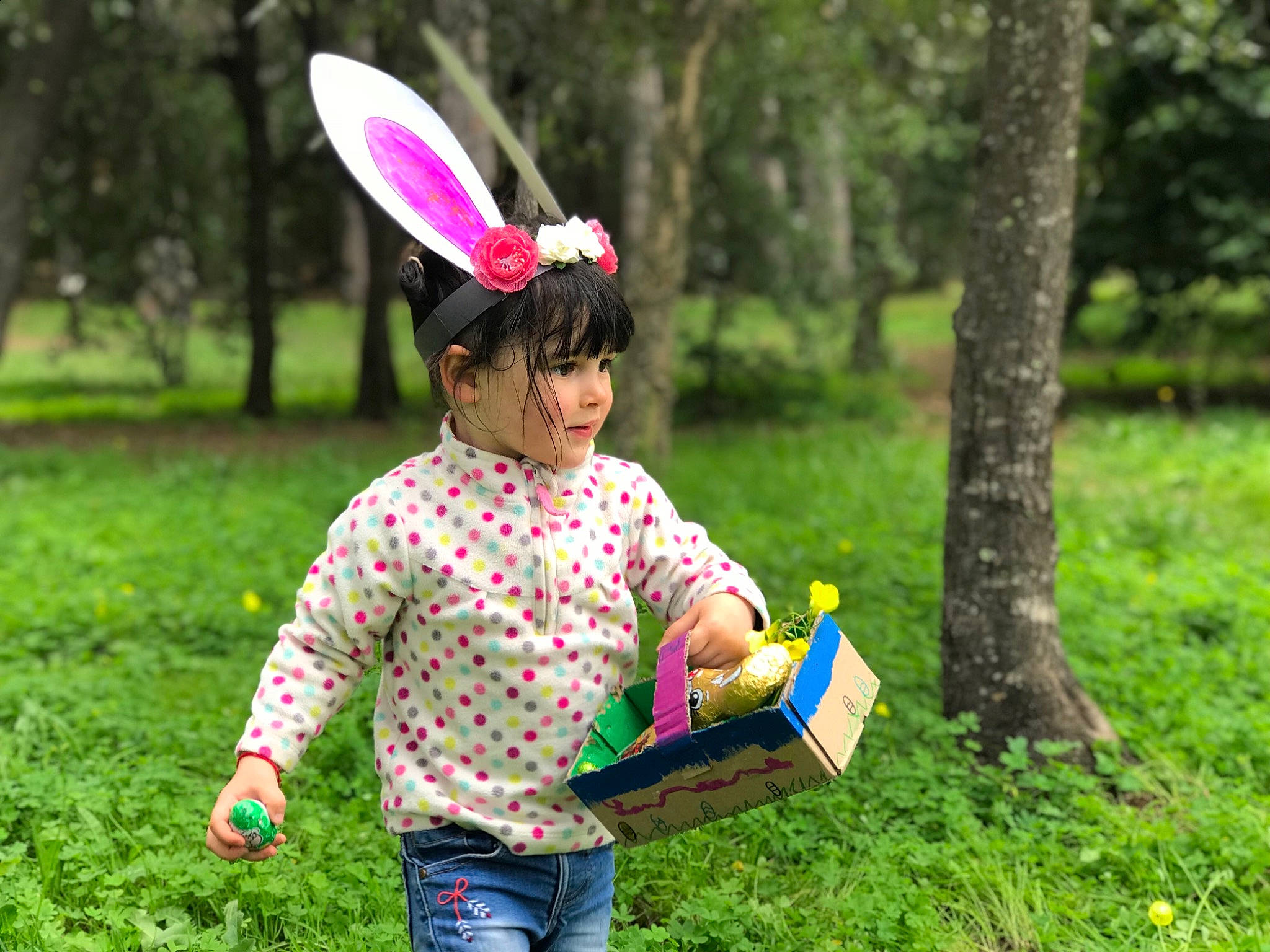 Laureanne participe au concours pour gagner de l'argent avec cette photo : child, fun, garden, grass, lawn, meadow, person, plant, play, recreation, toddler, tree