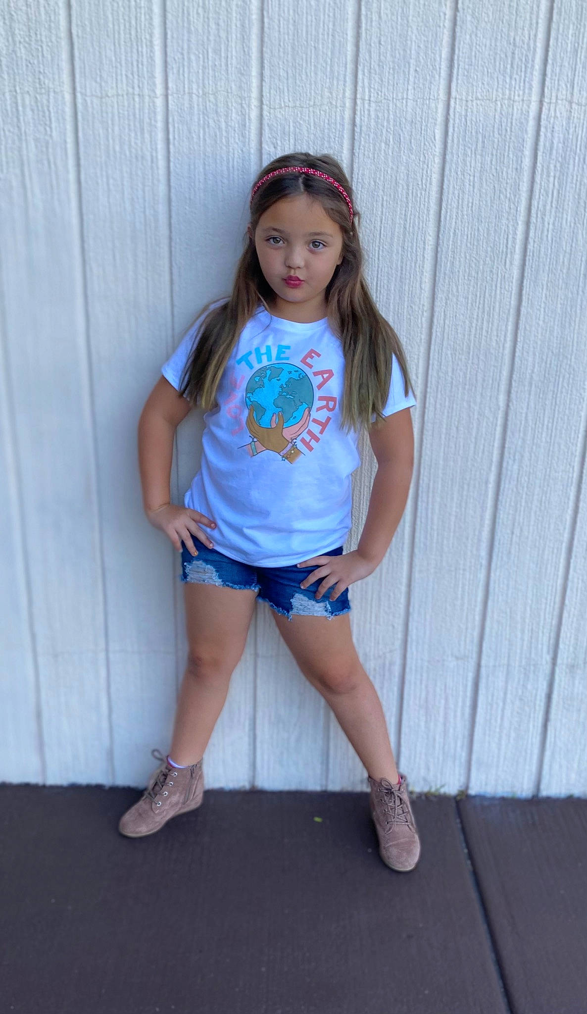 Alivia is registered to the contest to win money with this photo: electric_blue, face, fashion_design, flash_photography, footwear, hair, happy, head, knee, leg, neck, person, shoe, shorts, sleeve, sneakers, sportswear, t_shirt, thigh, trunk