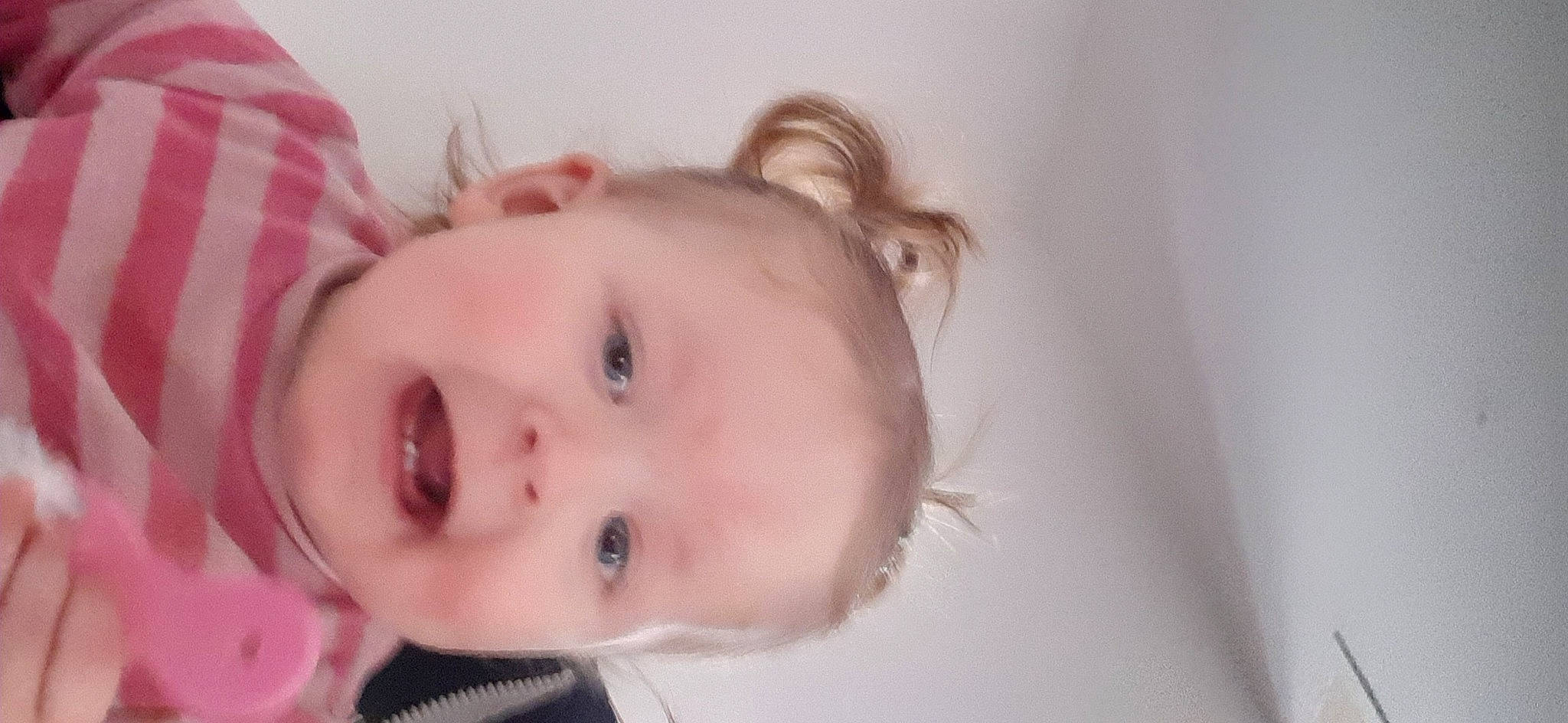 Tatiana a rejoint le concours — aidez-le/la à gagner de superbes lots ! baby, baby_toddler_clothing, cheek, child, ear, eyelash, flash_photography, grass, hair_accessory, happy, iris, lip, nose, pattern, person, plant, portrait_photography, sleeve, smile, toddler