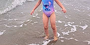 Lynezia participe au concours pour gagner de l'argent avec cette photo : child, girl, swimsuit, beach, ocean, waves, water, sand, shore, smile, standing, playful_hairstyle, outdoor, summer, vacation, happy, sea, coast, cute, fun