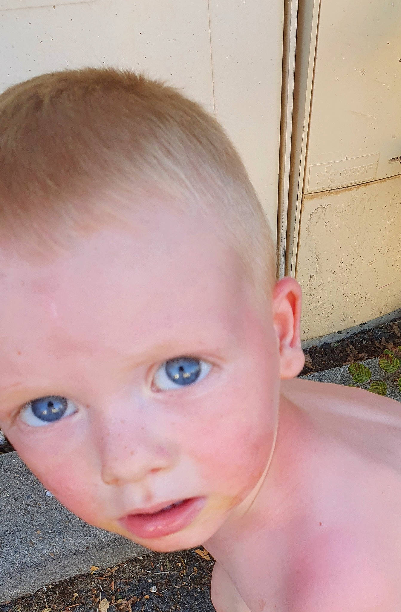 Ylan a rejoint le concours — aidez-le/la à gagner de superbes lots ! beauty, cheek, child, chin, close_up, ear, eye, eyebrow, face, forehead, hair, hairstyle, head, iris, lip, nose, organ, person, pink, skin