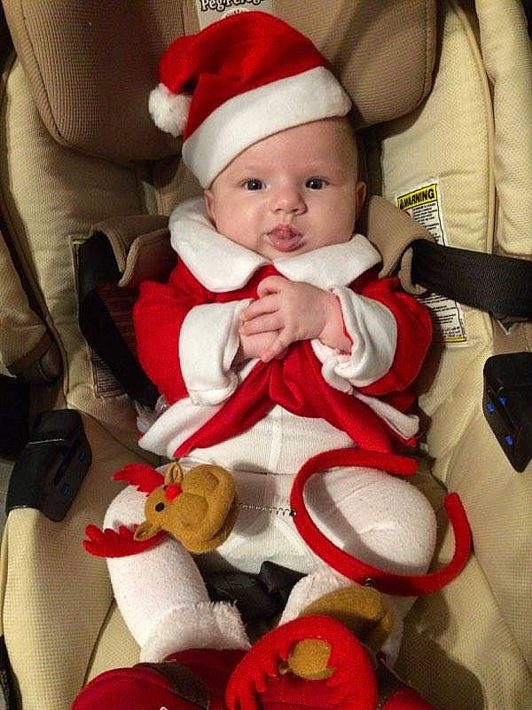 Louise participe au concours pour gagner de l'argent avec cette photo : child, christmas, costume, fictional_character, holiday, infant, lap, person, product, santa_claus, toddler