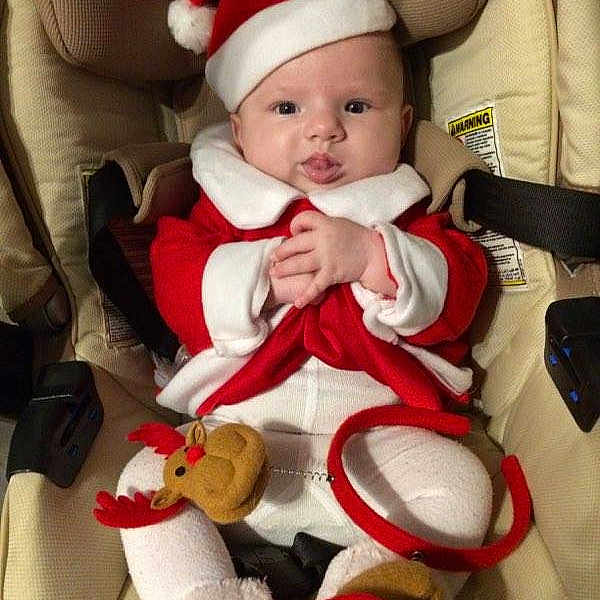 Louise participe au concours pour gagner de l'argent avec cette photo : child, christmas, costume, fictional_character, holiday, infant, lap, person, product, santa_claus, toddler