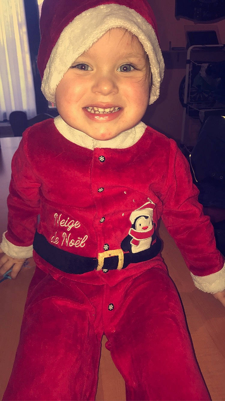 Limëo a rejoint le concours — aidez-le/la à gagner de superbes lots ! baby, baby_toddler_clothing, cap, cheek, child, clothing, cool, happy, head, headwear, joy, lip, magenta, organ, person, pink, product, red, skin, sleeve