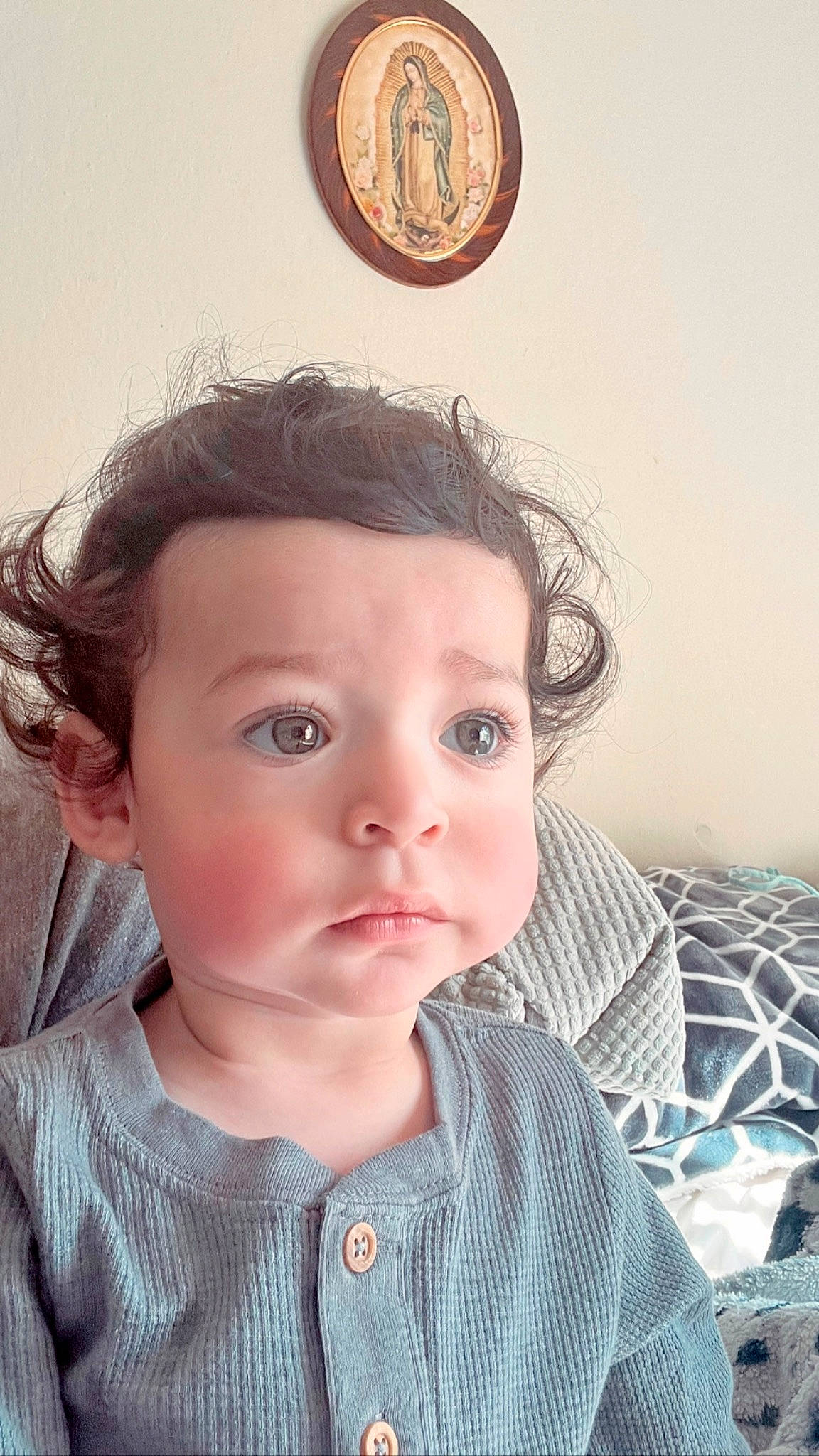 Julian is registered to the contest to win money with this photo: cheek, chin, ear, eye, eyebrow, eyelash, face, forehead, happy, head, iris, lip, mouth, neck, nose, organ, person, skin, sleeve, standing