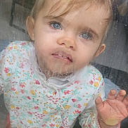 Emy a rejoint le concours — aidez-le/la à gagner de superbes lots ! baby, blue_eyes, child, close_up, clothing, curious, cute, expression, face, floral_sweater, glass, hair, hand, indoor, person, portrait, skin, toddler, window, young_child