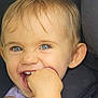 Emy a rejoint le concours — aidez-le/la à gagner de superbes lots ! baby, blond_hair, blue_eyes, car_seat, child, closeup, clothing, cute, face, hand, happy, indoors, infant, pacifier_clip, person, portrait, purple_shirt, seatbelt, smiling, toddler