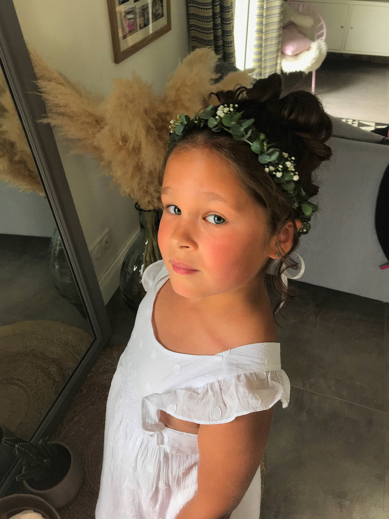 Capucine participe au concours pour gagner de l'argent avec cette photo : baby_toddler_clothing, bridal_accessory, dress, ear, embellishment, event, eyebrow, eyelash, fashion_design, flash_photography, hair_accessory, happy, headband, headpiece, iris, jewellery, long_hair, neck, person, picture_frame