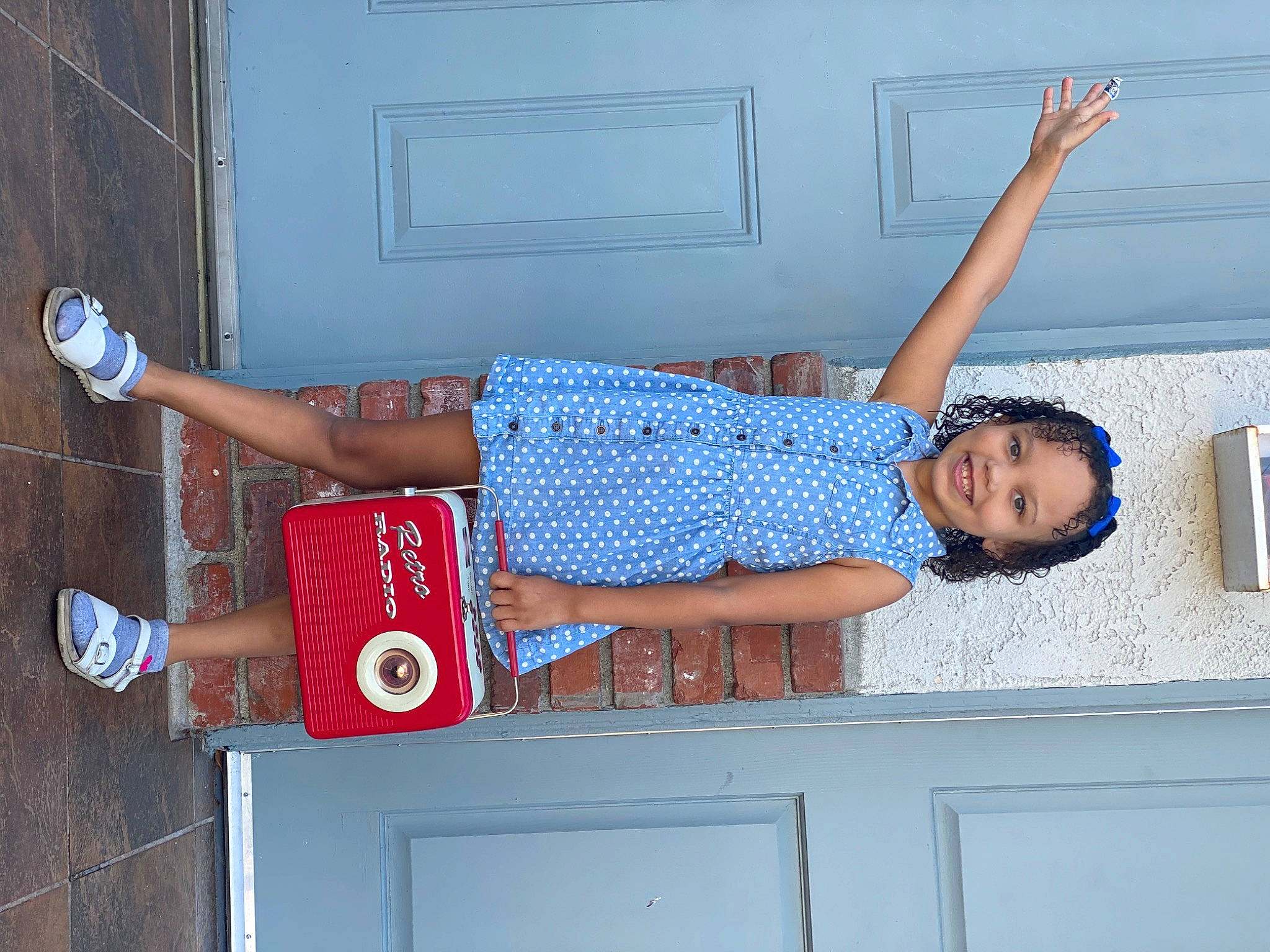 Aaliyah is registered to the contest to win money with this photo: arm, blue, door, elbow, electric_blue, fun, happy, human_leg, joint, joy, knee, leg, leisure, pattern, person, red, room, standing, t_shirt, thigh