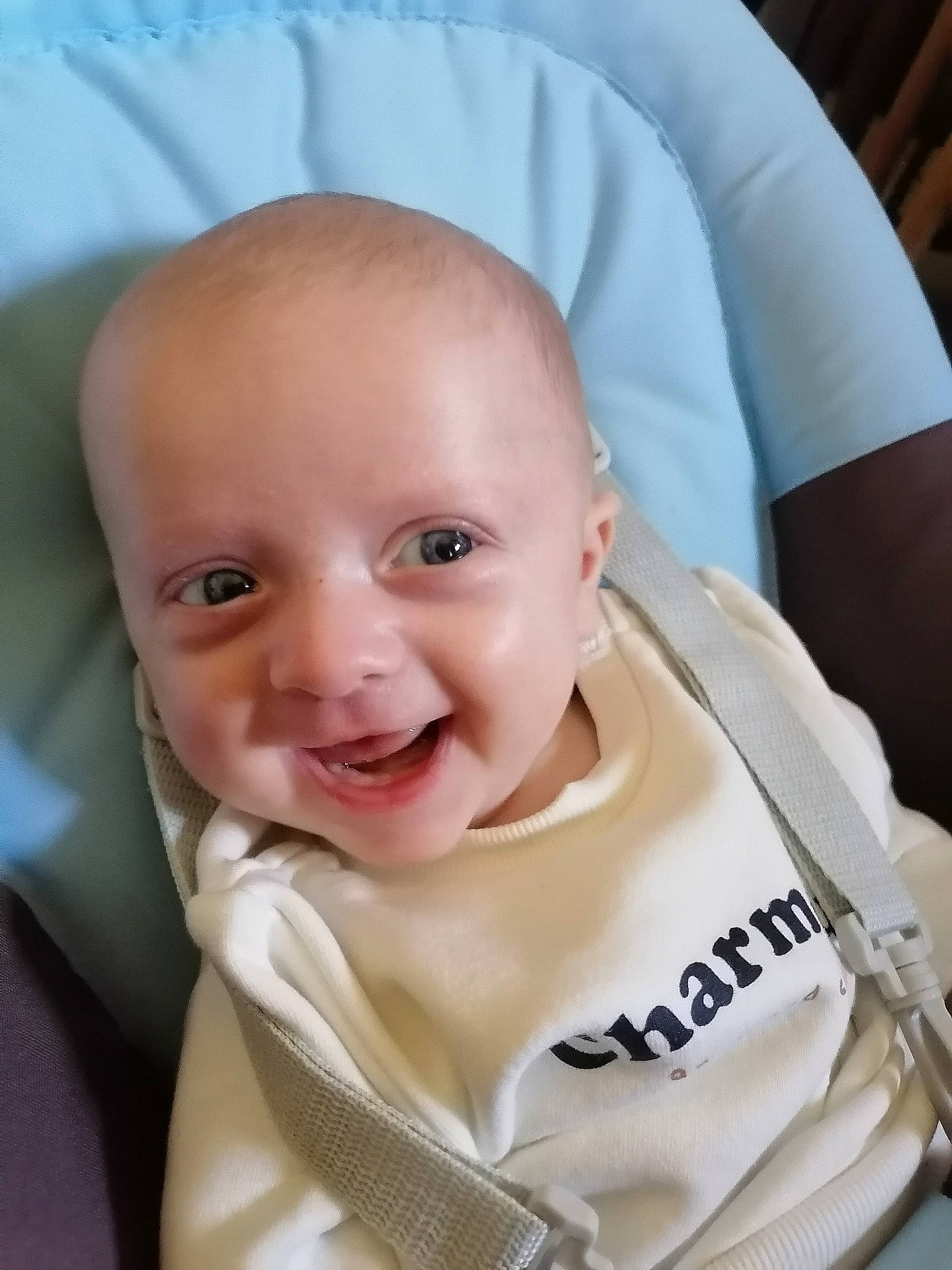 Jarod participe au concours pour gagner de l'argent avec cette photo : baby, baby_carriage, baby_products, baby_safety, baby_toddler_clothing, cheek, child, comfort, eyebrow, happy, iris, joy, laugh, linens, person, product, service, sitting, skin, sleeve