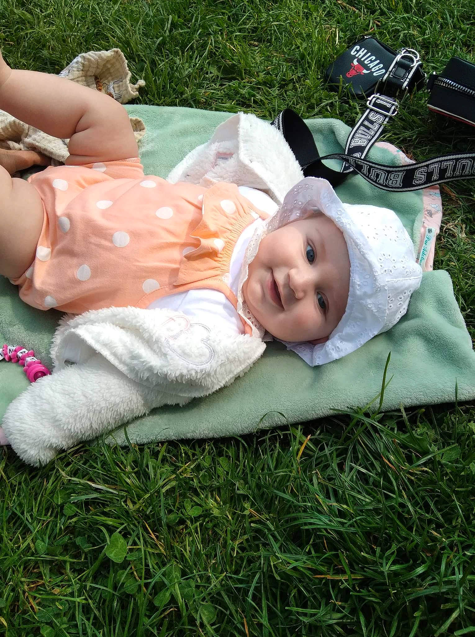 Inaya participe au concours pour gagner de l'argent avec cette photo : baby, baby_toddler_clothing, child, comfort, fun, grass, grass_family, grassland, happy, hat, headwear, joy, lawn, leisure, people_in_nature, person, plant, recreation, sitting, smile