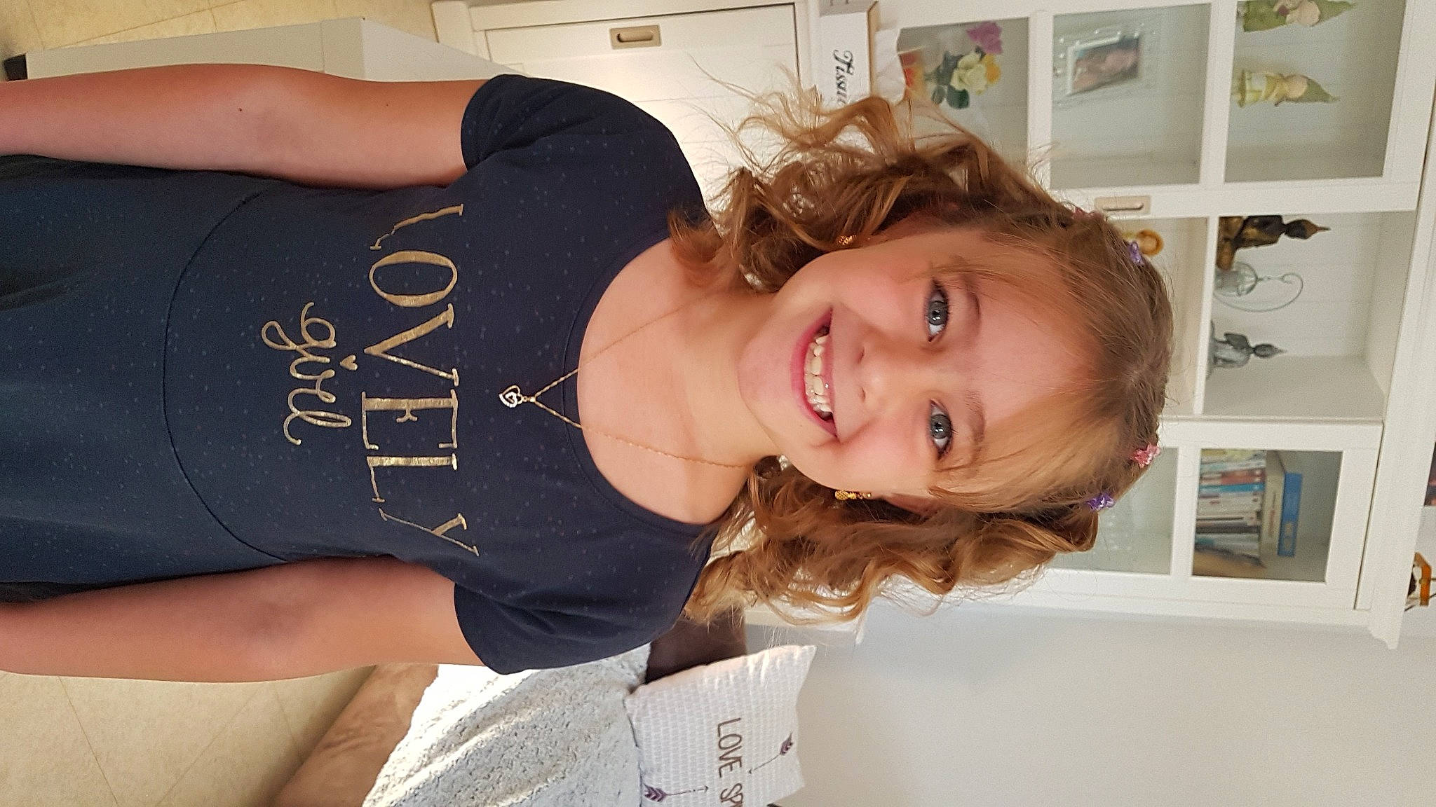 Diana a rejoint le concours — aidez-le/la à gagner de superbes lots ! chest, cool, elbow, eye, eyelash, facial_expression, happy, jewellery, joint, joy, laugh, mouth, neck, organ, person, picture_frame, shoulder, skin, sleeve, smile