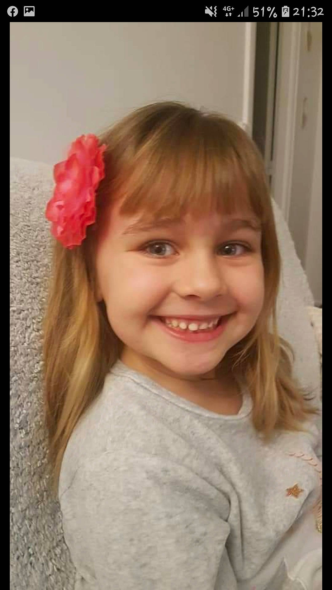 Diana participe au concours pour gagner de l'argent avec cette photo : artificial_flower, bangs, beauty, brown_hair, child, child_model, facial_expression, hair, hair_accessory, hairstyle, happy, hime_cut, iris, joy, laugh, person, petal, portrait_photography, toddler, tooth