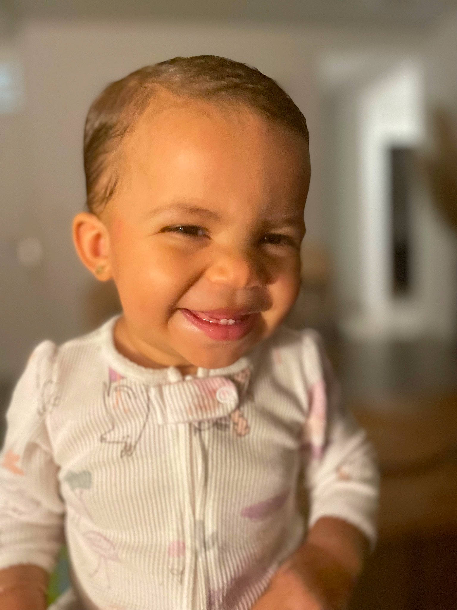 Camille a rejoint le concours — aidez-le/la à gagner de superbes lots ! arm, baby, baby_toddler_clothing, cheek, child, ear, eyelash, gesture, happy, iris, joy, laugh, lip, mouth, neck, nose, person, sleeve, smile, t_shirt