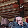 Aïka participe au concours pour gagner de l'argent avec cette photo : animal, brown_couch, casual, ceiling_fan, close_up, companion, couch, dog, domestic_animal, face, furniture, head, home_interior, indoor, man, pet, portrait, relaxed, snuggle, wooden_beams