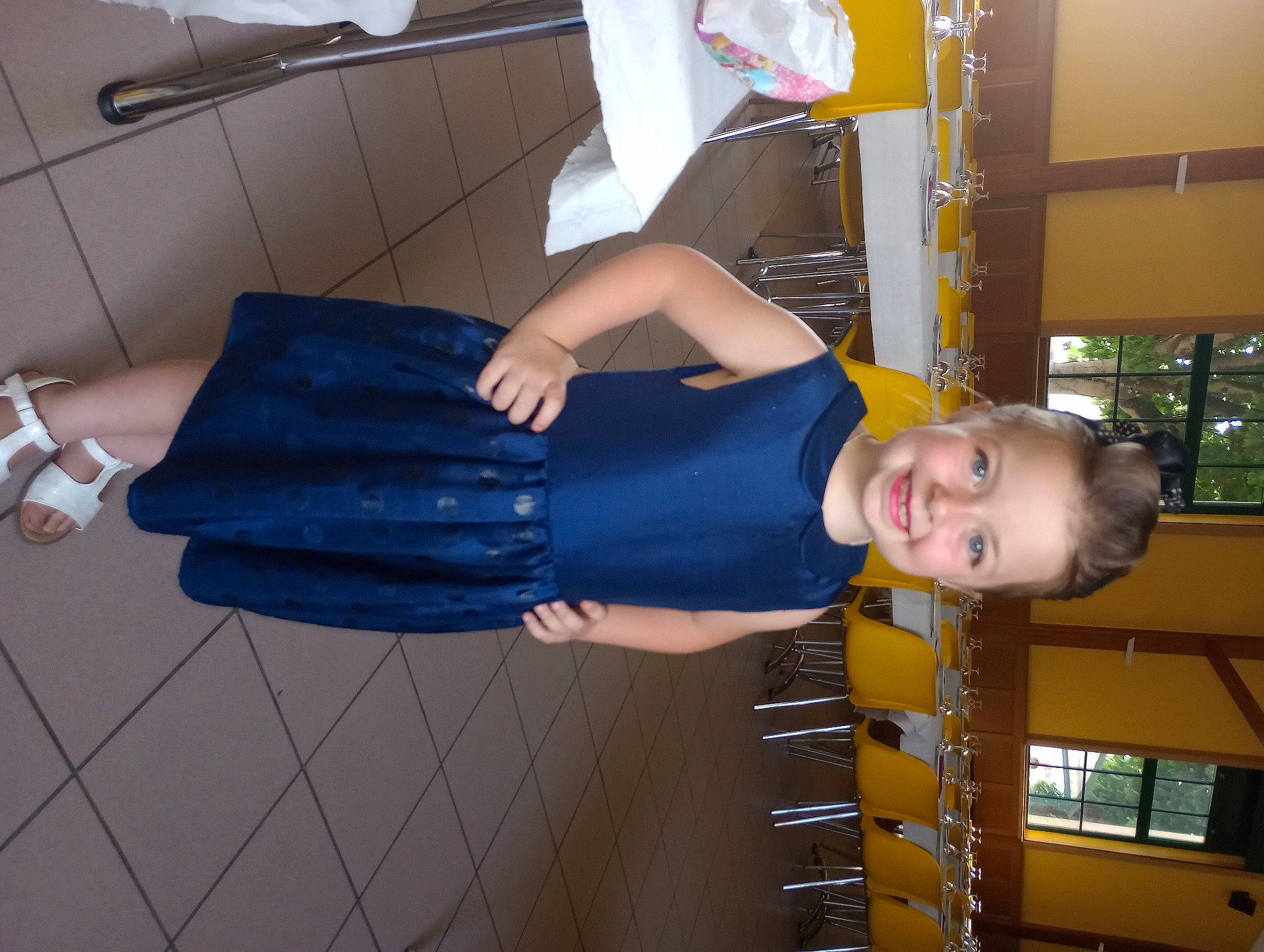 Lyvia a rejoint le concours — aidez-le/la à gagner de superbes lots ! balance, cleanliness, elbow, electric_blue, fun, human_leg, joint, joy, knee, person, room, smile, thigh, thumb, toddler, window, wrist