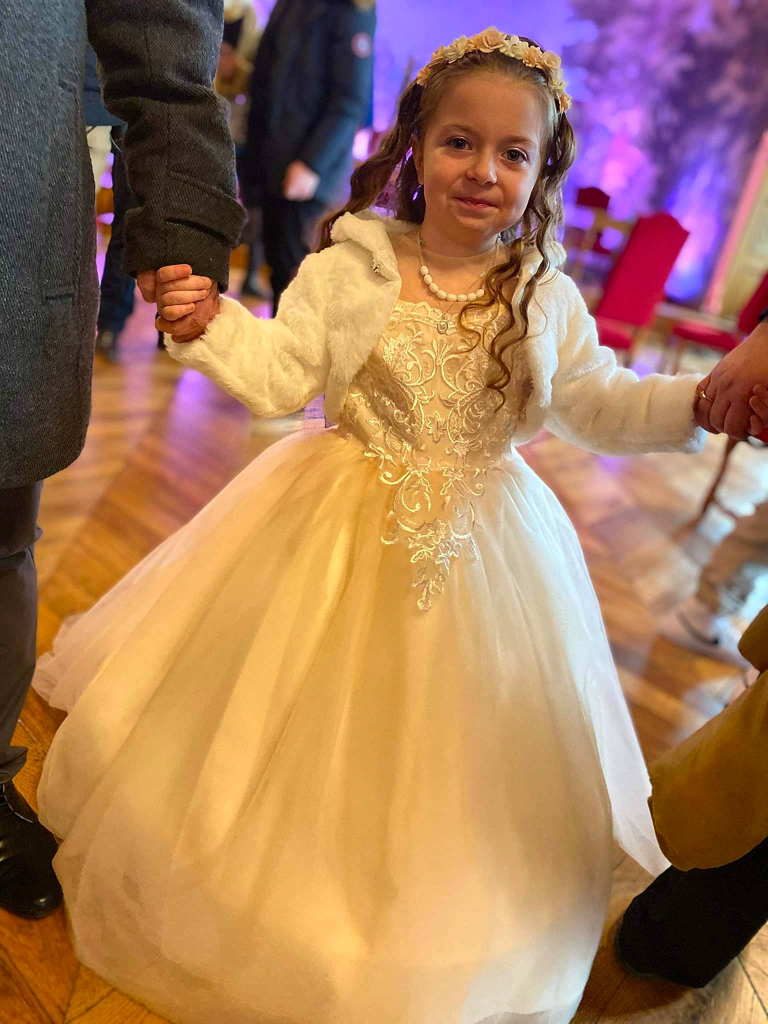 Lyvia a rejoint le concours — aidez-le/la à gagner de superbes lots ! child, choreography, dance, dancer, dress, entertainment, event, facial_expression, fashion_design, formal_wear, fun, gown, happy, joy, leisure, performance_art, performing_arts, person, purple, smile