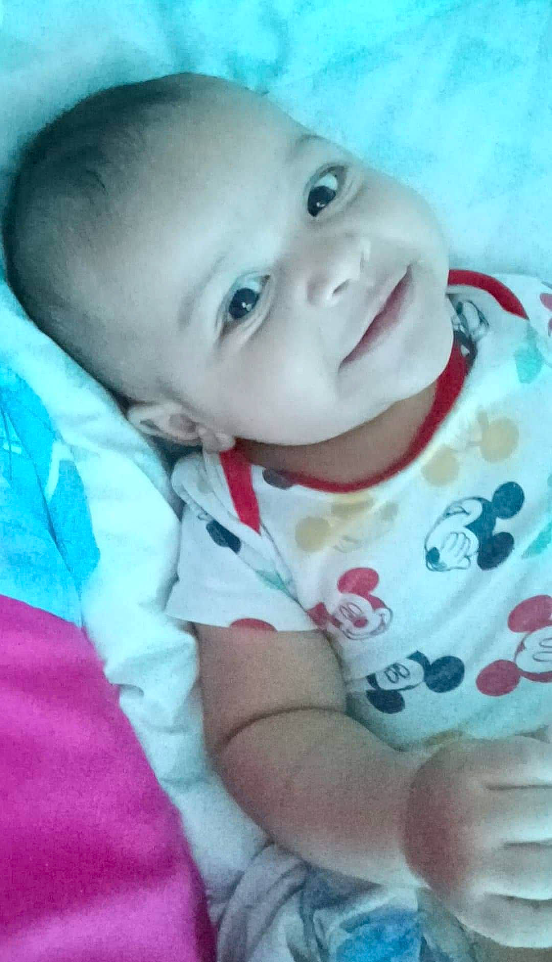 Kenaï a rejoint le concours — aidez-le/la à gagner de superbes lots ! baby, baby_toddler_clothing, cheek, child, chin, comfort, eye, eyebrow, fun, happy, iris, joy, lip, mammal, mouth, nose, person, pink, skin, sleeve