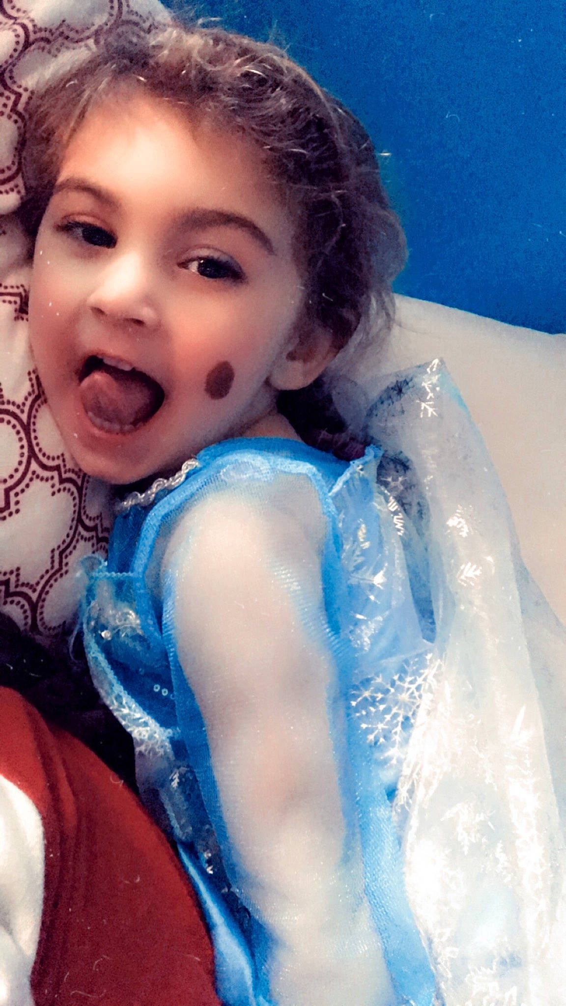 Kiera is registered to the contest to win money with this photo: azure, black_hair, electric_blue, eye, eyelash, fashion_design, flash_photography, fun, gesture, hair, hairstyle, hand, happy, head, iris, lip, long_hair, people_in_nature, person, shoulder