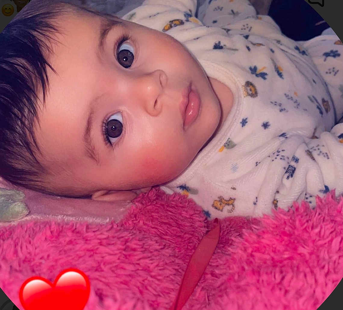 Adam participe au concours pour gagner de l'argent avec cette photo : baby, infant, face, eyes, onesie, blanket, pink, soft, cute, animal_print, closeup, laying_down, child, young, skin, hair, mouth, nose, sleepwear, cozy