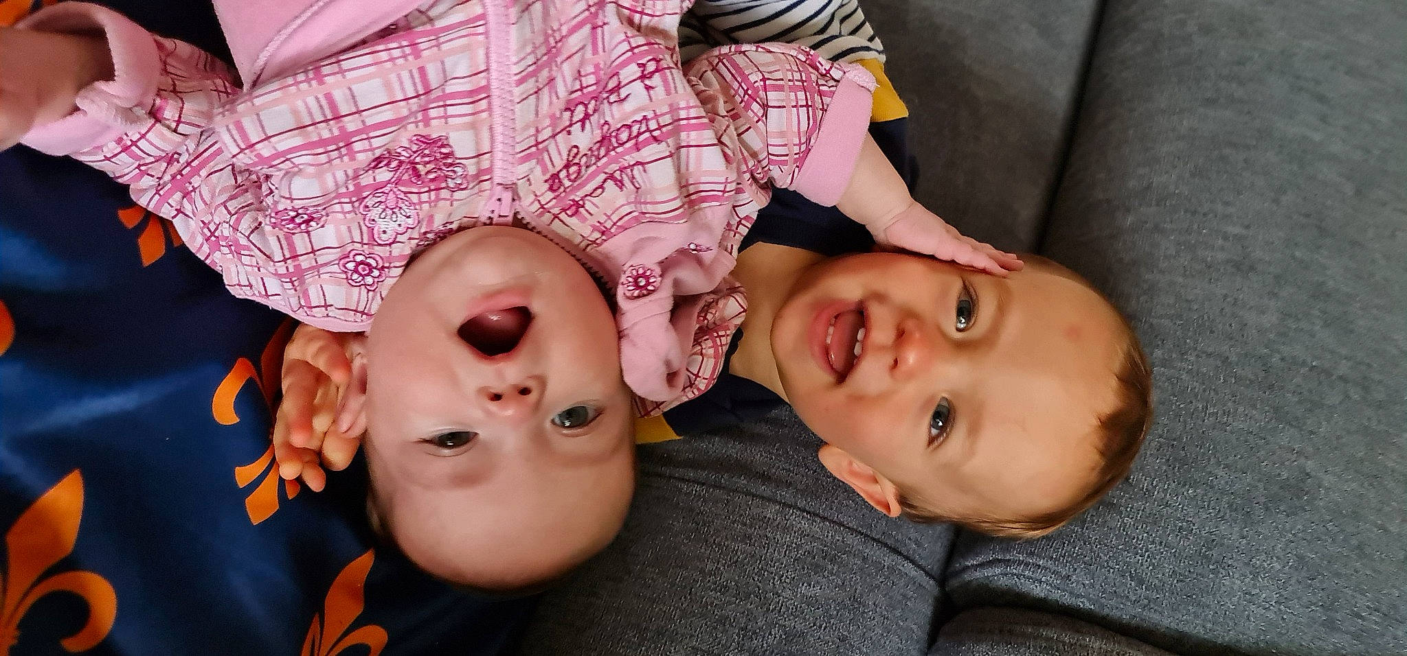 François participe au concours pour gagner de l'argent avec cette photo : baby_toddler_clothing, cheek, chin, cool, eyelash, flash_photography, gesture, happy, hat, headgear, human_body, lip, mouth, nose, person, pink, product, purple, skin, smile